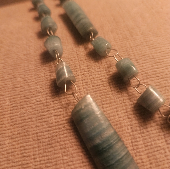 VERY SPECIAL VTG JADE NECKLACE. LARGE HAND CARVED DISC ENCIRCLED IN GOLD . - Picture 4 of 5